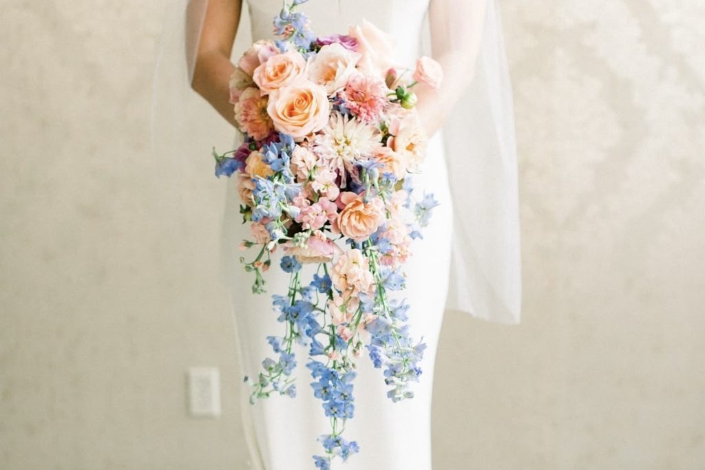 Kaskadni ali padajoči poročni šopek